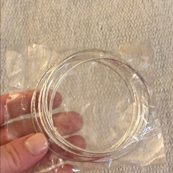 Bring silver colored bangle bracelets - set of 5 - Picture 2 of 2